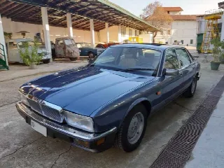 Foto 11 di 31: JAGUAR XJ40 XJ6 3.6 Sovereign - SUMMER PRICE