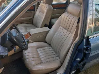 Foto 12 di 31: JAGUAR XJ40 XJ6 3.6 Sovereign - SUMMER PRICE