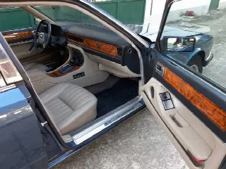 Foto 18 di 31: JAGUAR XJ40 XJ6 3.6 Sovereign - SUMMER PRICE