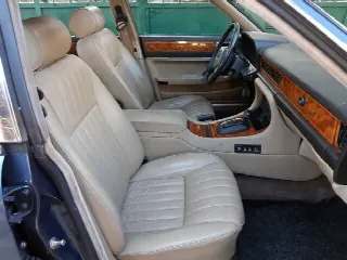Foto 19 di 31: JAGUAR XJ40 XJ6 3.6 Sovereign - SUMMER PRICE