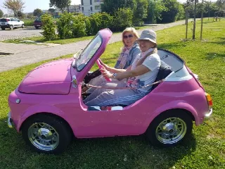Foto 4 di 8: FIAT 500 cabrio  Barbie