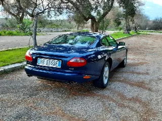 Foto 4 di 6: JAGUAR XK8(1996-) 4.0  