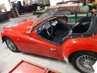 Foto 4 di 5: TRIUMPH TR3A SIGNAL RED   