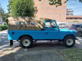 Foto 3 di 6: LAND ROVER 109 Series Soft top 