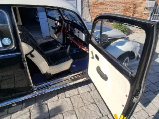 Foto 10 di 11: Volkswagen Maggiolino 11 D 11 Maggiolone 1302 vetro piatto 