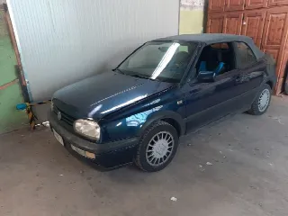 Foto 2 di 2: Volkswagen Golf CABRIOLET  