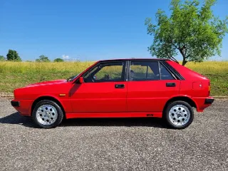 Foto 3 di 4: LANCIA Delta HF turbo 1.6 