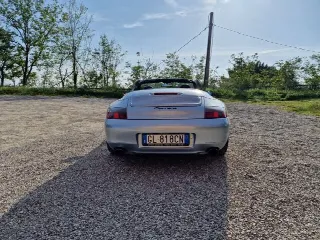 Foto 9 di 15: PORSCHE 911/996Carrera(1998-2006) 911 Cabrio 3.4 Carrera 996 300cv Manuale 