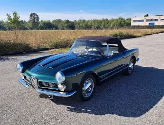 Foto 2 di 19: ALFA ROMEO 2000 Touring Spider