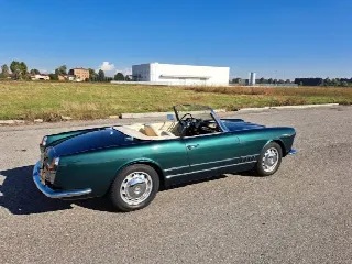 Foto 3 di 19: ALFA ROMEO 2000 Touring Spider