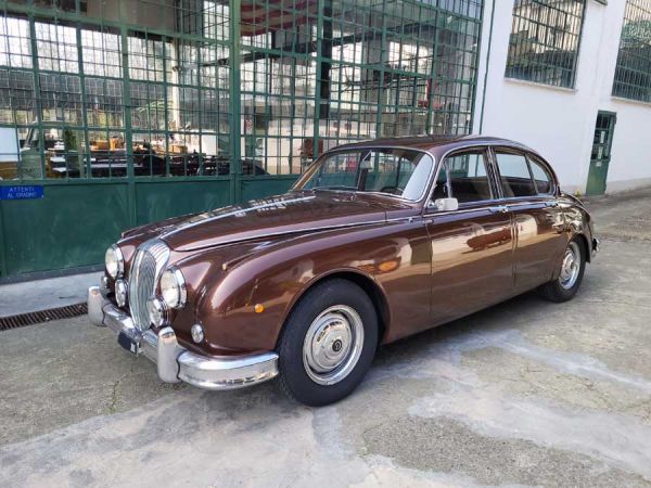 DAIMLER 2.5 V8 Saloon - SUMMER PRICE