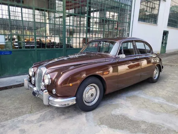 JAGUAR MKII Daimler 2.5 V8 Saloon - SUMMER PRICE