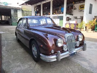 Foto 8 di 43: DAIMLER 2.5 V8 Saloon - SUMMER PRICE