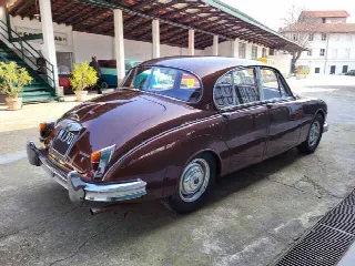 Foto 6 di 43: DAIMLER 2.5 V8 Saloon - SUMMER PRICE