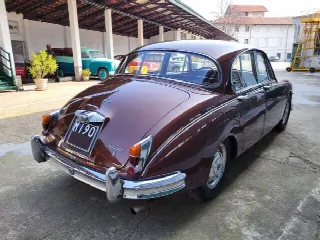 Foto 10 di 43: JAGUAR MKII Daimler 2.5 V8 Saloon - SUMMER PRICE