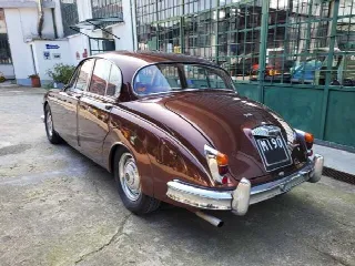 Foto 14 di 43: DAIMLER 2.5 V8 Saloon - SUMMER PRICE
