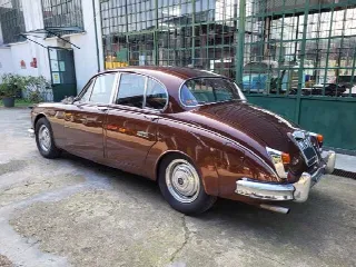 Foto 16 di 43: JAGUAR MKII Daimler 2.5 V8 Saloon - SUMMER PRICE