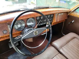 Foto 17 di 43: DAIMLER 2.5 V8 Saloon - SUMMER PRICE