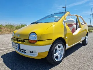 Foto 2 di 9: RENAULT Twingo De plage   