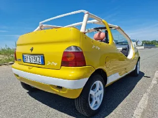 Foto 5 di 9: RENAULT Twingo De plage   