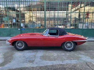 Foto 48 di 51: JAGUAR E-Type SI (1961-1968) Roadster OTS Series 1 - SUMMER PRICE