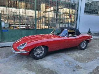 Foto 43 di 51: JAGUAR E-Type SI (1961-1968) Roadster OTS Series 1 - SUMMER PRICE