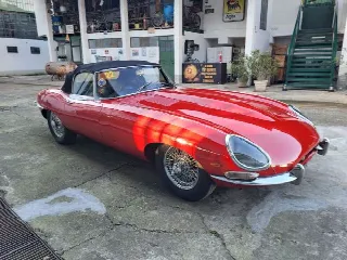 Foto 42 di 51: JAGUAR E-Type SI (1961-1968) Roadster OTS Series 1 - SUMMER PRICE