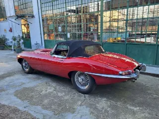 Foto 49 di 51: JAGUAR E-Type SI (1961-1968) Roadster OTS Series 1 - SUMMER PRICE