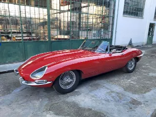 Foto 1 di 51: JAGUAR E-Type SI (1961-1968) Roadster OTS Series 1 - SUMMER PRICE