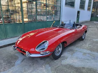 Foto 4 di 51: JAGUAR E-Type SI (1961-1968) Roadster OTS Series 1 - SUMMER PRICE
