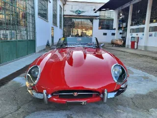 Foto 3 di 51: JAGUAR E-Type SI (1961-1968) Roadster OTS Series 1 - SUMMER PRICE