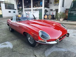 Foto 9 di 51: JAGUAR E-Type SI (1961-1968) Roadster OTS Series 1 - SUMMER PRICE
