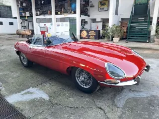 Foto 11 di 51: JAGUAR E-Type SI (1961-1968) Roadster OTS Series 1 - SUMMER PRICE