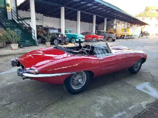 Foto 13 di 51: JAGUAR E-Type SI (1961-1968) Roadster OTS Series 1 - SUMMER PRICE