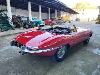 Foto 12 di 51: JAGUAR E-Type SI (1961-1968) Roadster OTS Series 1 - SUMMER PRICE