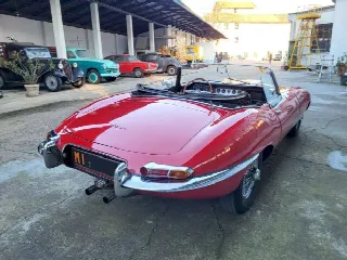 Foto 15 di 51: JAGUAR E-Type SI (1961-1968) Roadster OTS Series 1 - SUMMER PRICE