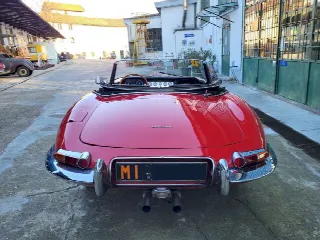 Foto 10 di 51: JAGUAR E-Type SI (1961-1968) Roadster OTS Series 1 - SUMMER PRICE