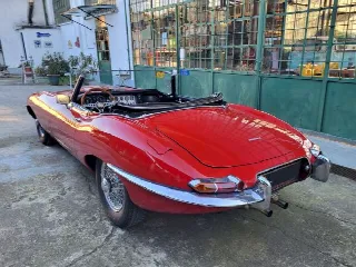 Foto 14 di 51: JAGUAR E-Type SI (1961-1968) Roadster OTS Series 1 - SUMMER PRICE