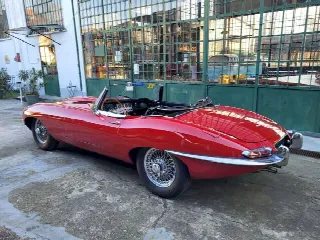 Foto 16 di 51: JAGUAR E-Type SI (1961-1968) Roadster OTS Series 1 - SUMMER PRICE