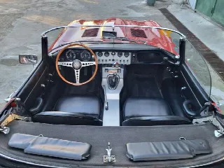 Foto 17 di 51: JAGUAR E-Type SI (1961-1968) Roadster OTS Series 1 - SUMMER PRICE