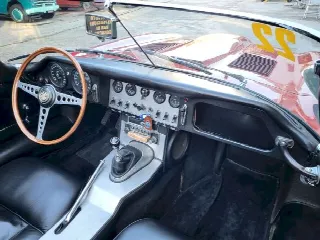 Foto 29 di 51: JAGUAR E-Type SI (1961-1968) Roadster OTS Series 1 - SUMMER PRICE