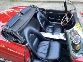 Foto 28 di 51: JAGUAR E-Type SI (1961-1968) Roadster OTS Series 1 - SUMMER PRICE
