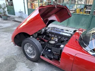 Foto 34 di 51: JAGUAR E-Type SI (1961-1968) Roadster OTS Series 1 - SUMMER PRICE