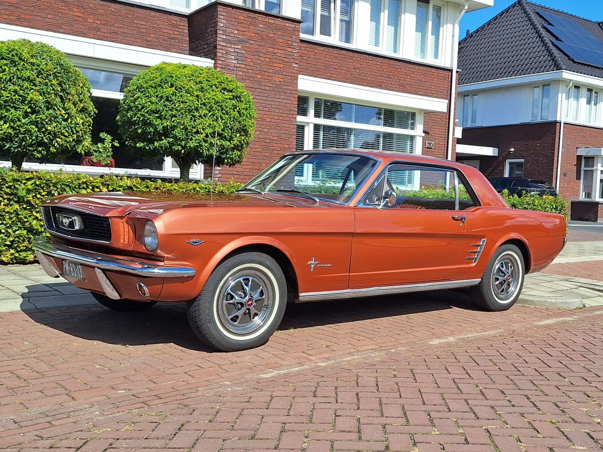 FORD Mustang