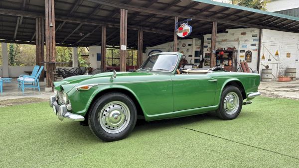 TRIUMPH TR4 IRS - SUMMER PRICE