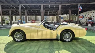 Foto 5 di 70: TRIUMPH TR3A  