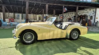 Foto 3 di 70: TRIUMPH TR3A  
