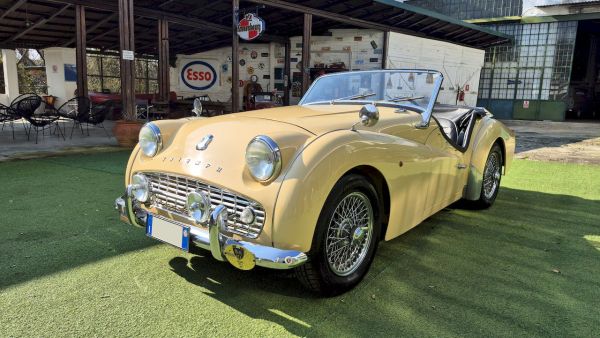 TRIUMPH TR3A  