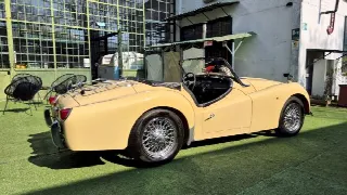 Foto 12 di 70: TRIUMPH TR3A  