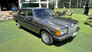 Foto 25 di 72: MERCEDES-BENZ 240 D Berlina W123 - SUMMER PRICE
